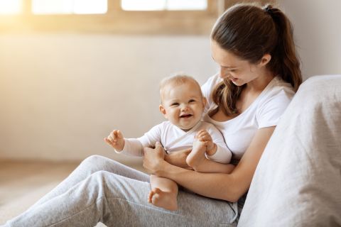 Mamele din România ar putea primi suma de 2.250 de lei, timp de un an